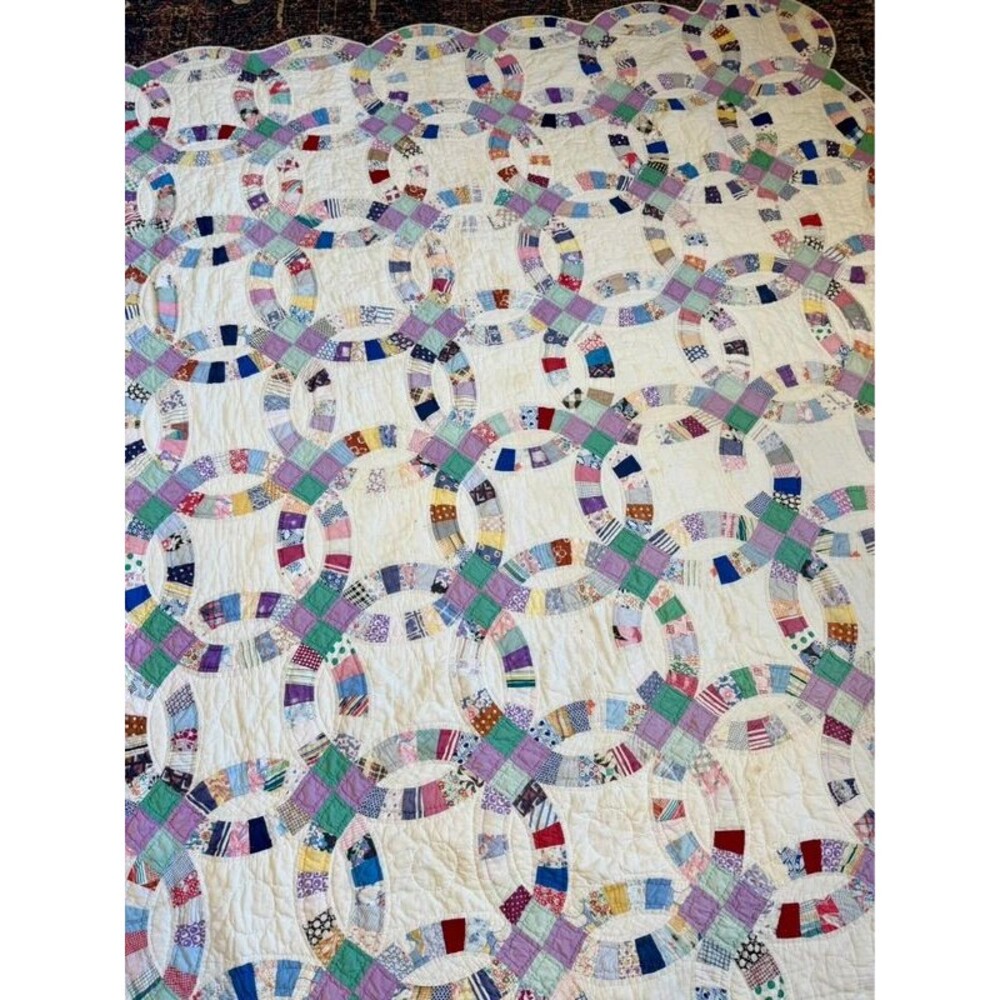 Handmade Double Wedding Ring quilt scalloped edge